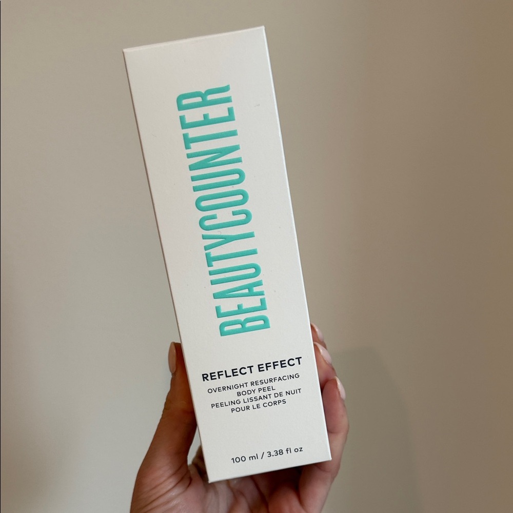 Beautycounter Reflect Effect Resurfacing Peel in White and Teal